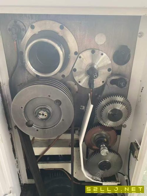 刚刚到货新款大连61803米车床，精品，感兴趣老板抓紧.