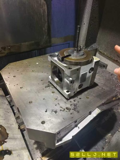 日本三菱800卧式加工中心DH80交换双工位,工作台:8008.