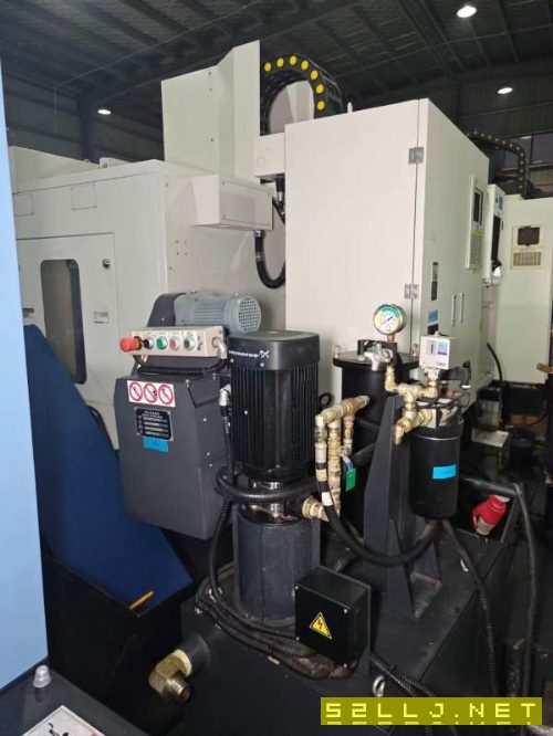 台湾东台1050AIiU高性能加工中心，带70公斤中心出水，.