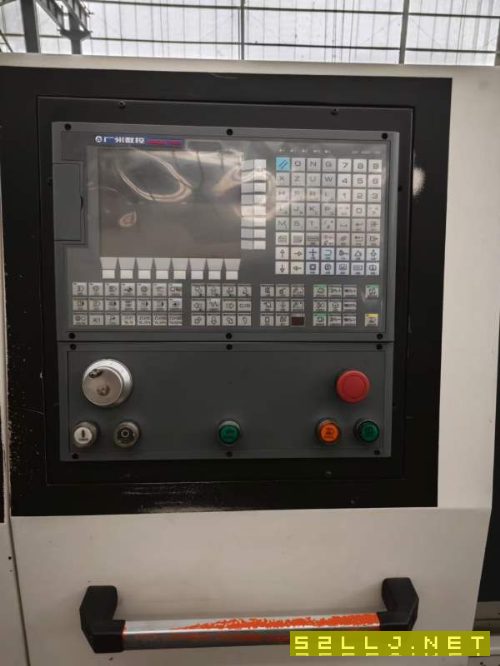 重庆二机6150数控车床，长度1米，广数980tdi系统，导.