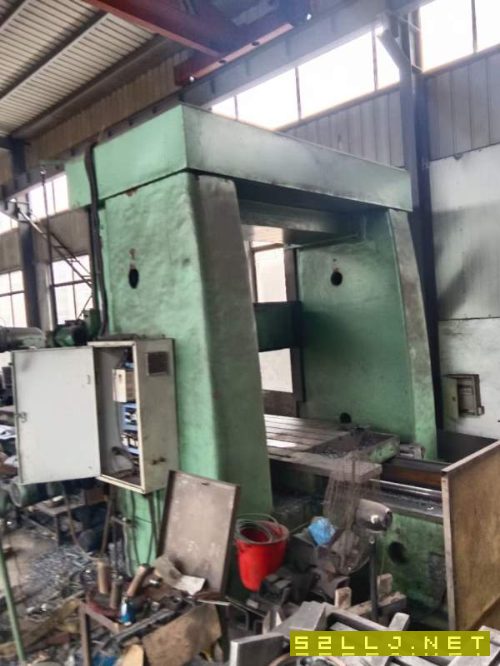 刚刚买下2米6米龙门铣床。龙门过宽两米,工作台。铣头.