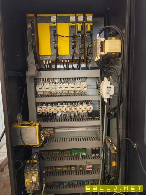 斗山655加工中心，成色很好，bt40主轴带四轴，阿尔法.