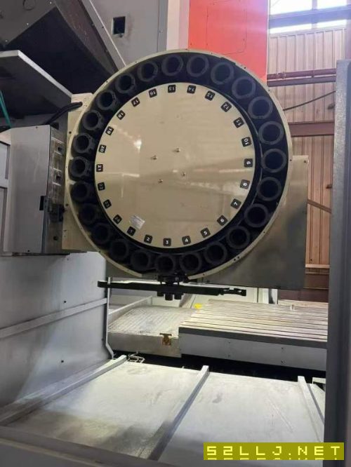 工厂在位，日发3022龙门加工中心．带刀库齿轮头中心出.