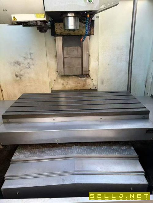 佛威1060加工中心，三轴硬轨，发那科mf系统，bt40台湾.