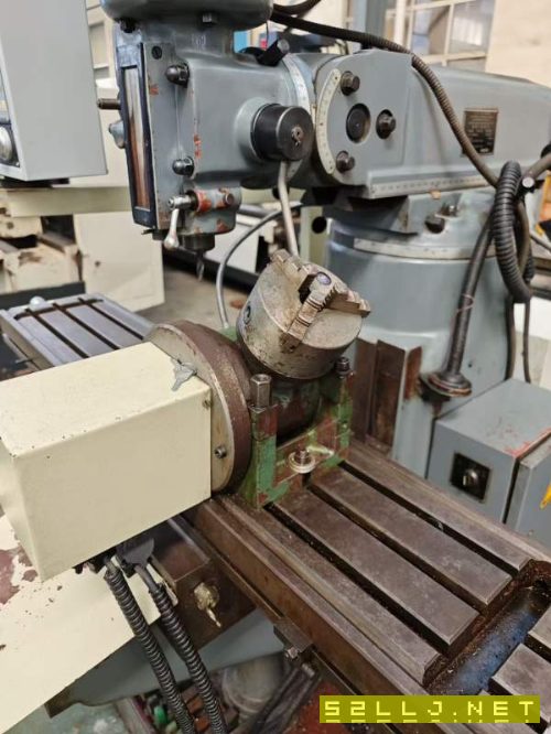 两台炮塔铣床，南通