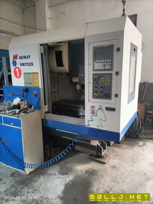 纽威VM702s加工中心，纽威650加工中心，三线轨，刀库2.