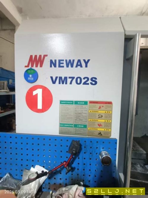 纽威VM702s加工中心，纽威650加工中心，三线轨，刀库2.