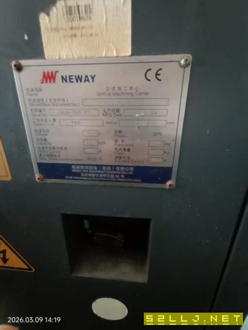 纽威VM702s加工中心,纽威650加工中心,三线轨,刀库2.