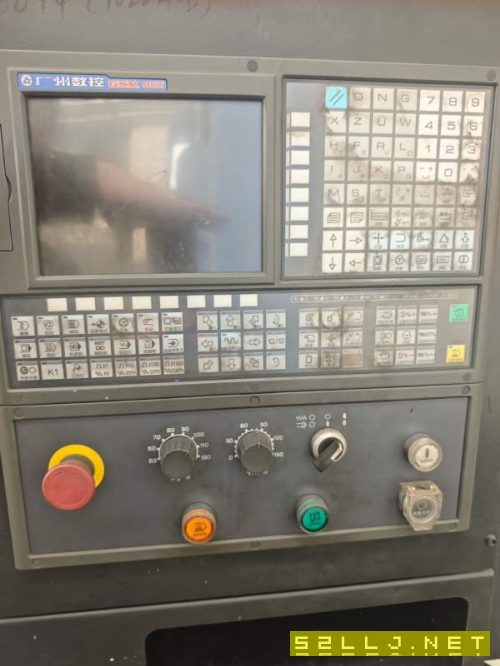 正宗宝鸡61633000数控车，22年设备，广数系统，带滚轮.