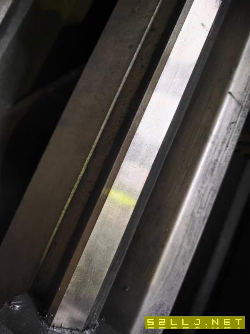 大连机床厂61501.5米数控车床，82大主轴孔，长度1.5米.