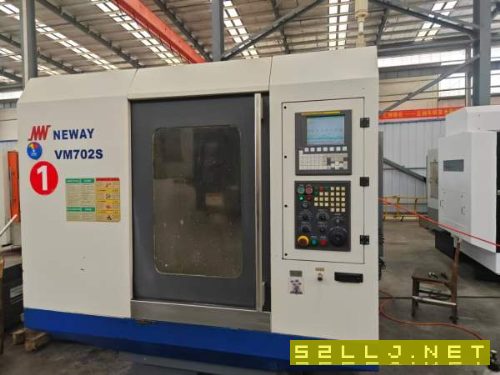 出售纽威2014年产VM702S立式加工中心，三线轨，主轴10.
