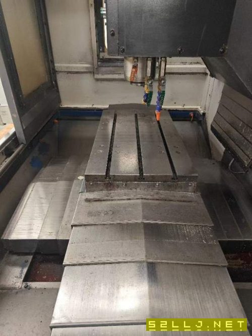 出售纽威2014年产VM702S立式加工中心，三线轨，主轴10.