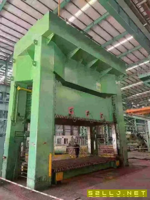 新机安装未用,200吨合模机在位出售,台湾迪斯模具研.