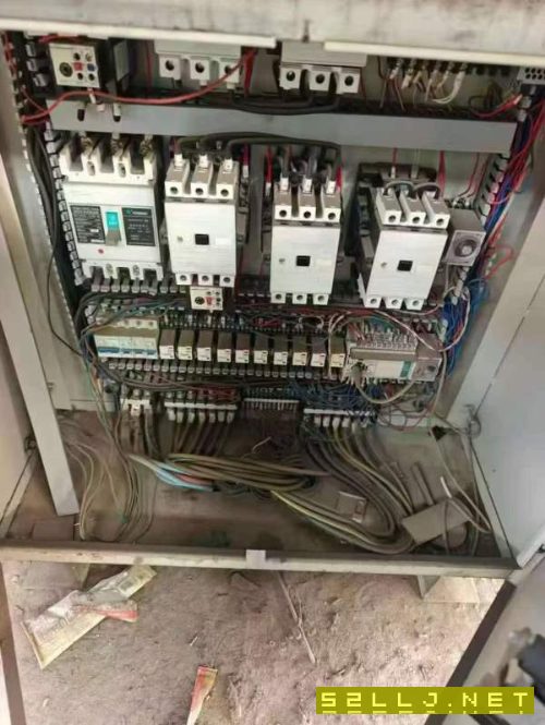 要小台面液压机的朋友看过来：中瑞800吨，台面1.6米1..