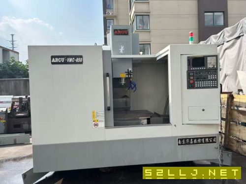 南京华嘉VMC850，法纳克MD系统，BT40主轴，主轴转速80.