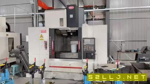 准新乔峰1370加工中心2台BT50主轴，24把刀库，带龙头.