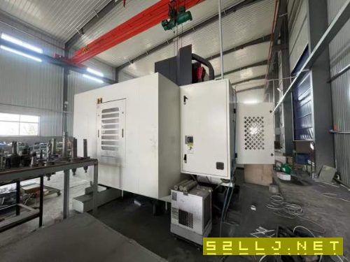 准新乔峰1370加工中心2台BT50主轴，24把刀库，带龙头.