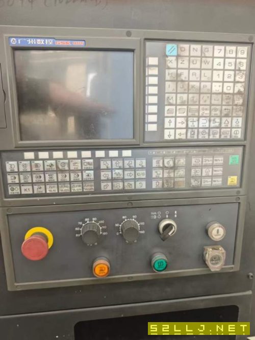 正宗宝鸡61633000数控车,22年设备,广数系统,带滚轮.