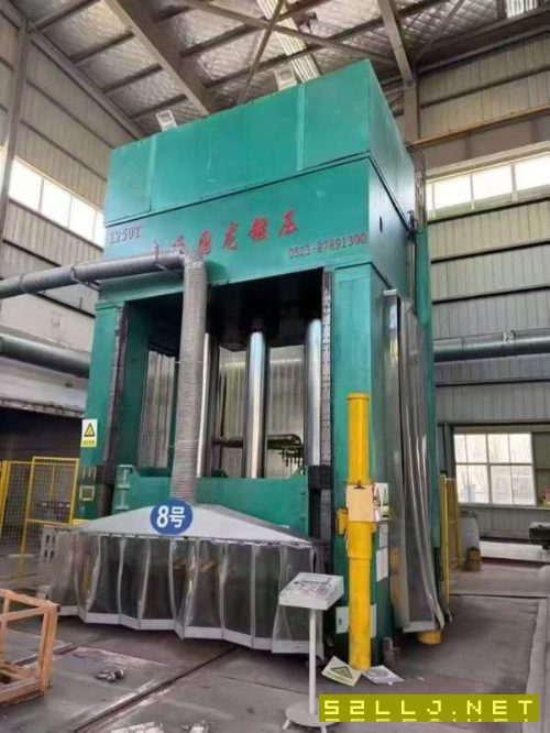 南通1250吨液压机，台面2.6米3.2米，开口3.2米，油缸.