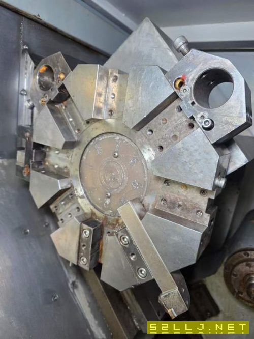 同款两台苏州纽威504数控车床，10寸卡盘，8工位刀塔，.