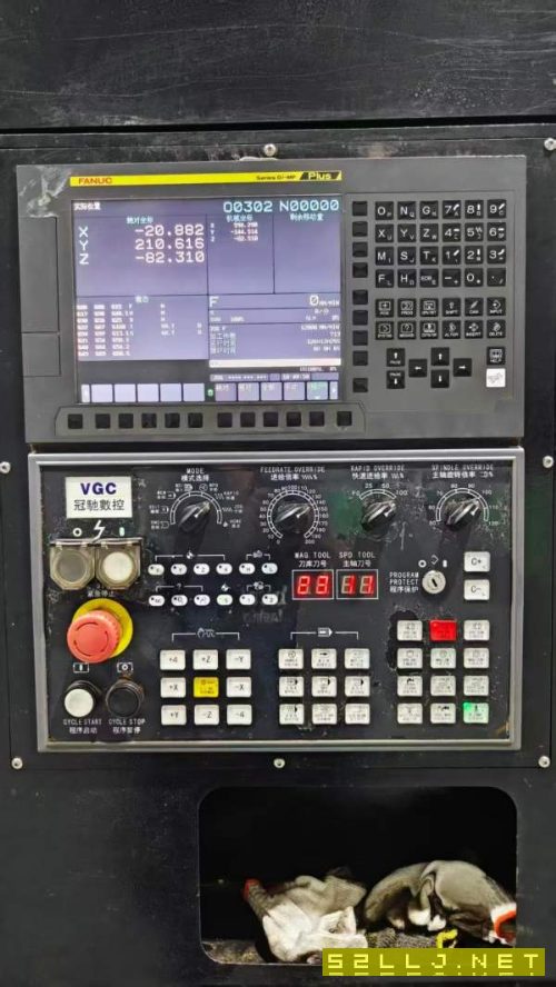 新到一台2023年广东冠驰两线一硬1270加工中心，发那科.