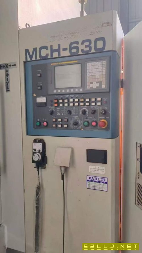 台湾大立630卧加,2台。回转交换双工位,BT50齿轮头,.