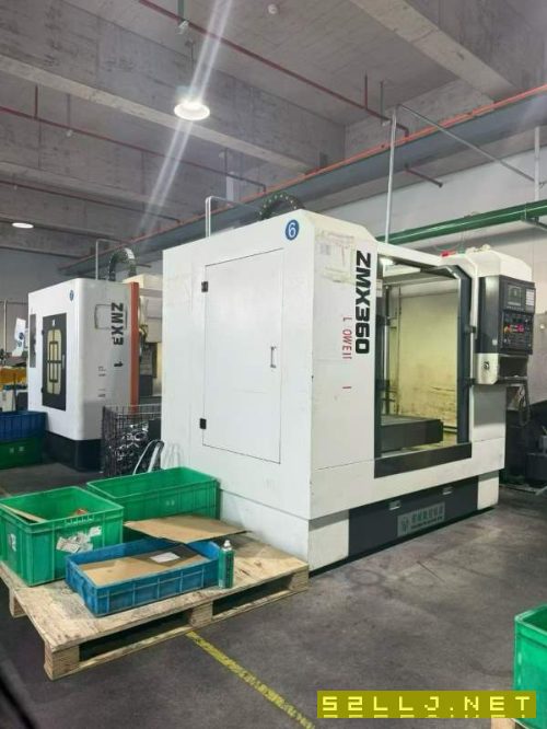同款两台数控钻铣床，新代系统，工作台1m1乘以550的，.