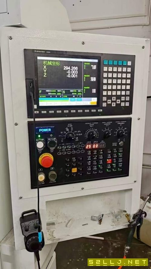 同款两台2025年我855加工中心，新代系统，价格不贵