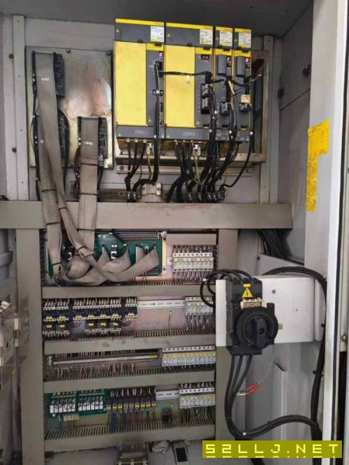 友佳1680立加，型号VB825A，BT50主轴，三轴硬轨，原版.