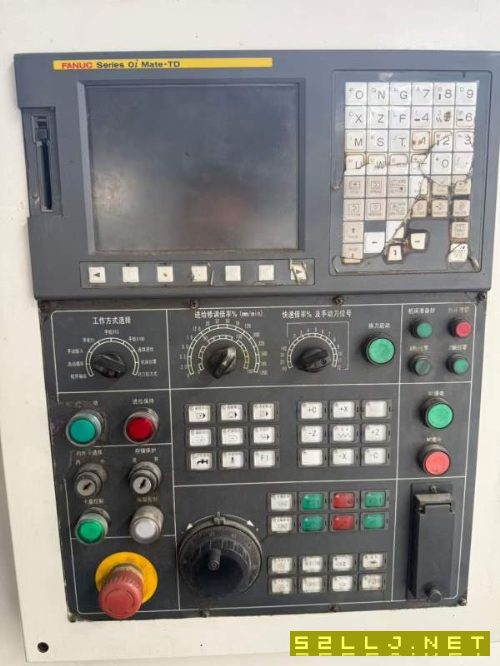 纽威NL-201HC数控车床，同款三台卡盘：8寸刀塔：8工位.