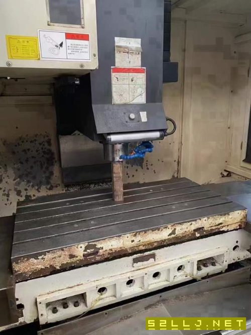 2018年永华1060加工中心，三线轨，z轴带配重，bt40主.