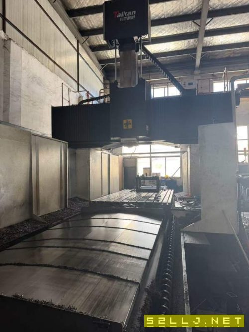 新定台群4030龙门加工中心，工作台2米4米，门宽3米，.