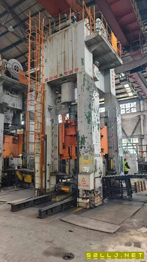 济南二机1250一台。小松的1250的4台，在位急售，打包.