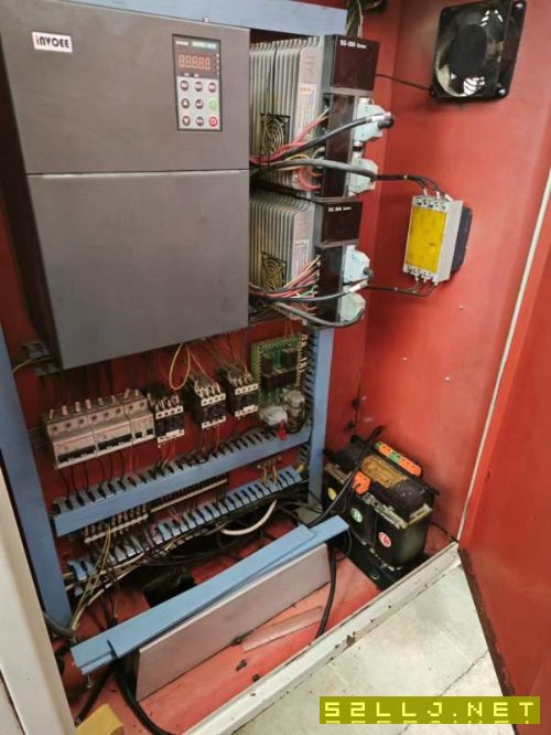 出售两台6150数控车床，长度1米，接电运行正常，价格.