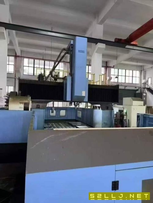斯可源4028龙门加工中心：工作台2.54米，门高1.36米，.