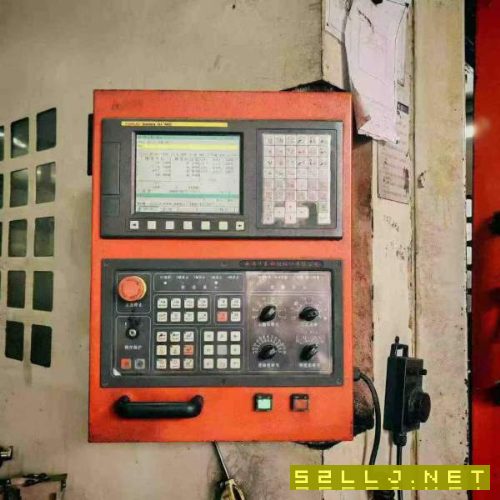威海华东HC630A卧式加工中心，2013年12月出厂，三轴，.