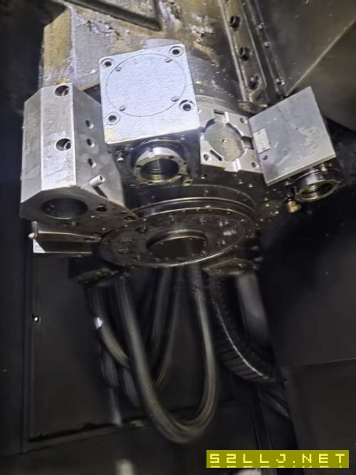 斗山PUMAV550M数控立式车铣中心，发那科系统，工作台.