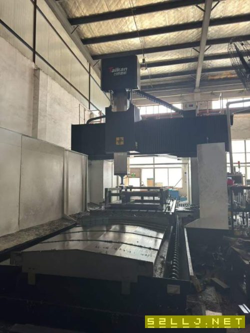 台群4030龙门加工中心，工作台2米4米，门宽3米，门高1.