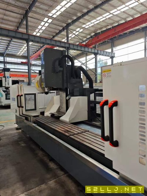 出售哈驰4500型材加工中心，重型机，BT50主轴，工作台.