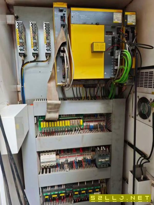 出售哈驰4500型材加工中心，重型机，BT50主轴，工作台.