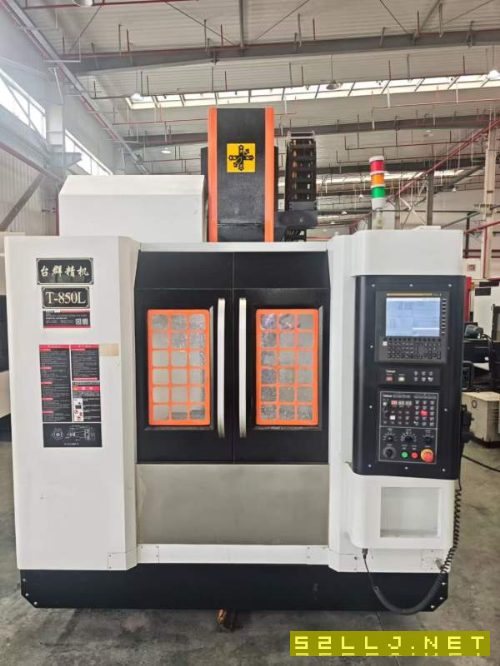 新到一台台群T-850L加工中心，两线一硬导轨，发那科MF.