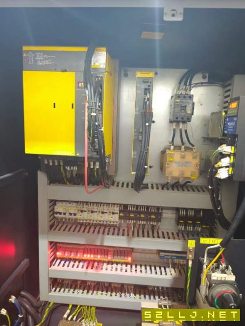 韩国斗山LYNX235数控车床发那科Plus系统，8寸中空卡盘.