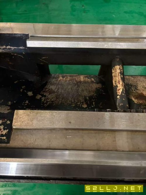丹东华骏CFW61125B普通车床加工规格：回转直径1250mm.