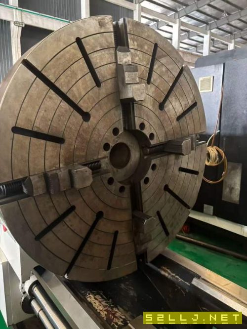 丹东华骏CFW61125B普通车床加工规格：回转直径1250mm.