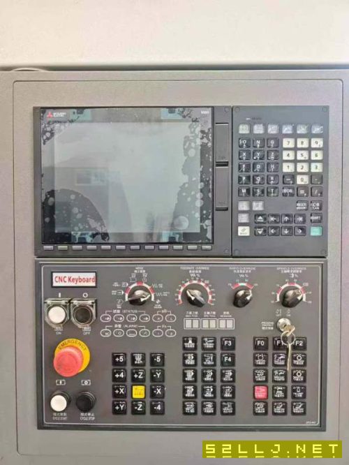 同款三台，虹光伟业1160加工中心三菱M80系统，BT40主.
