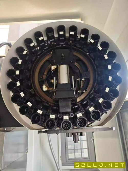 同款三台，虹光伟业1160加工中心三菱M80系统，BT40主.