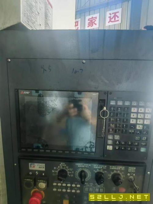 刚刚买下同款两台1890加工中心，三菱m80系统，2024年.