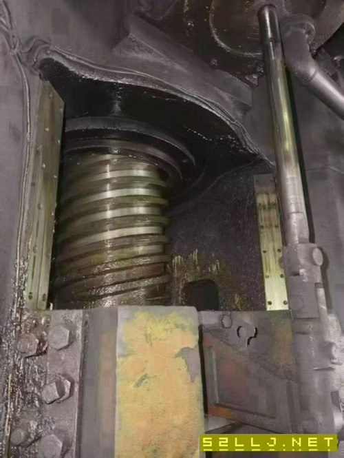 青岛锻压产J53-1000，双盘摩擦压力机。同款两台，少用.