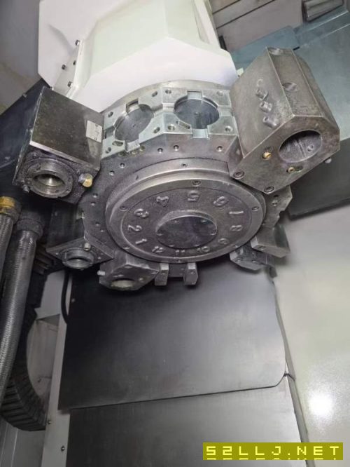 韩国原装斗山PUMA550M立式车铣复合，21寸卡盘，带多个.