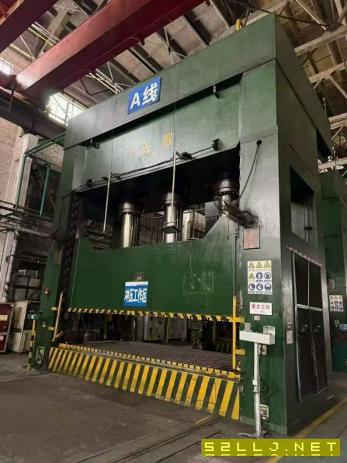 天锻液压机1600T，仓库提货了，参数见牌！